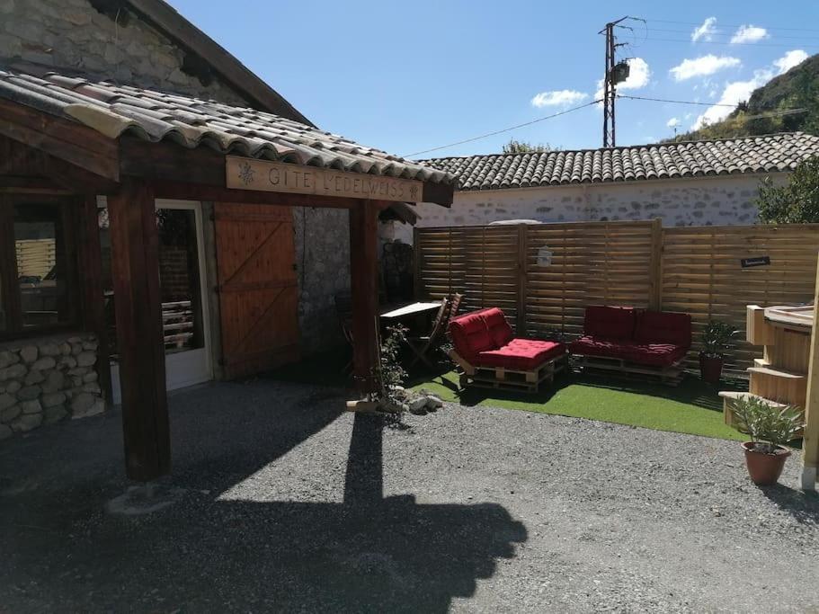 Gite L'Edelweiss 3* La Piarre Eksteriør billede